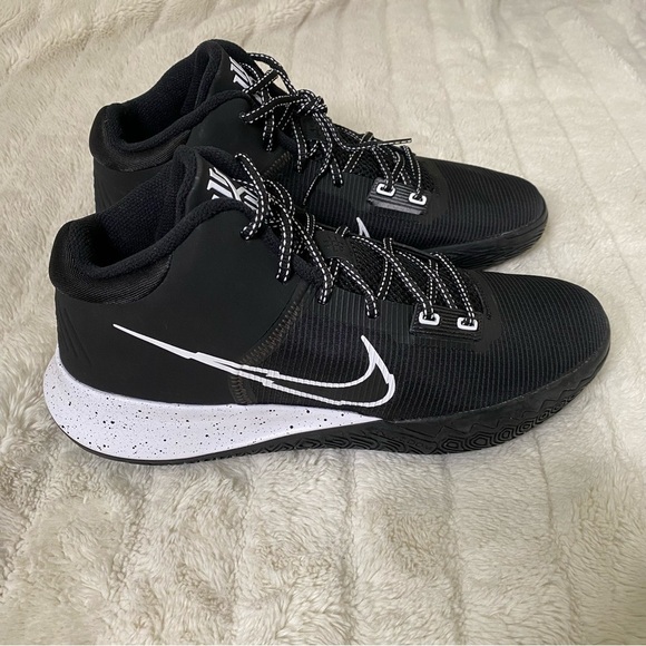 Nike Kyrie Flytrap 4 Men\'s Black and White Basketball Athletic Shoes New Size 13 main image 12
